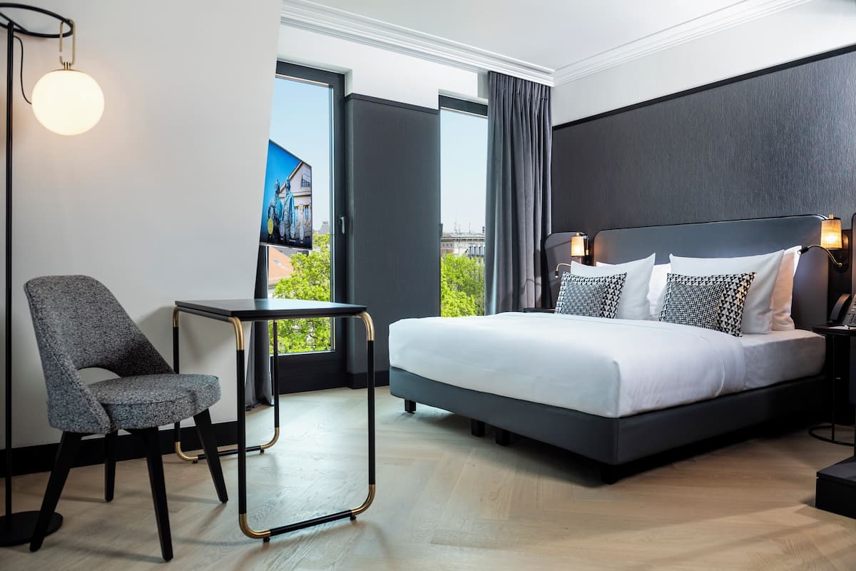 business double room | 1 bedroom, premium bedding, in-room safe, soundproofing