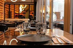 Breakfast, lunch and dinner served - Akeah Hotel Gran Via (Madrid)