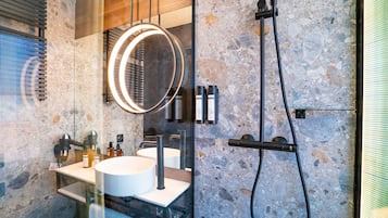 Doppelzimmer, Terrasse | Badezimmer | Dusche, Handtücher