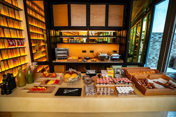 Daily buffet breakfast for a fee
