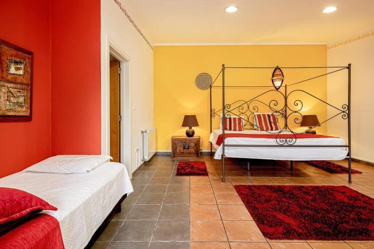 Deluxe Triple Room, 1 Bedroom | Individually decorated, individually furnished, free WiFi, bed sheets