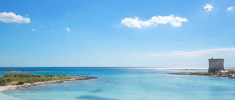 Una spiaggia nelle vicinanze