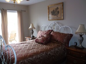 4 soverom, strykejern/-brett, wi-fi (inkludert) og sengetøy