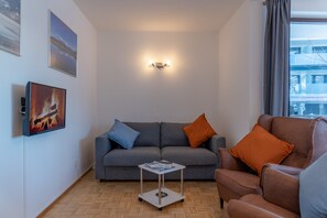 TV - Apartment Six T Nine, balcony, near ski lift (Zell am See)