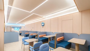 A modern interior with seating arrangements and a clock on the wall. - Hanting Hotel (Xi'an)