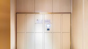 A hotel elevator with numbered doors, a digital display, and a Wi-Fi symbol. - Hanting Hotel (Xi'an)