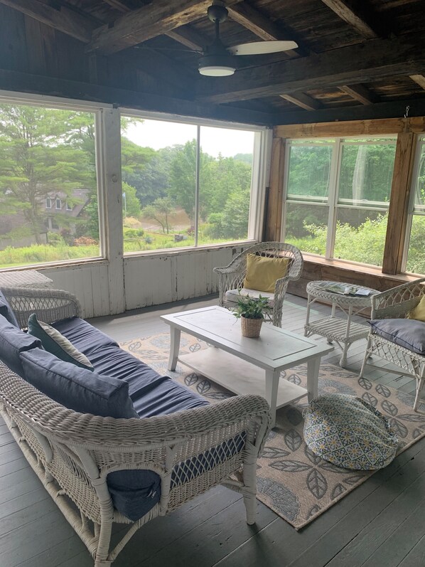 Books - Coastal Farmhouse in historic Sheepscot Village (Alna)