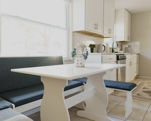 冰箱、微波炉、烤箱、炉灶