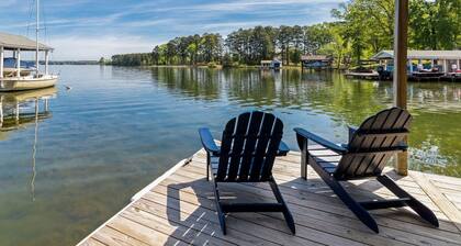 💥Luxury Waterfront Retreat Fully Renovated HotTub Kayaks Paddle board Gameroom