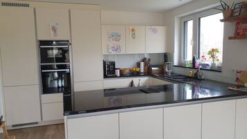 Kühlschrank, Ofen, Herdplatte, Geschirrspüler