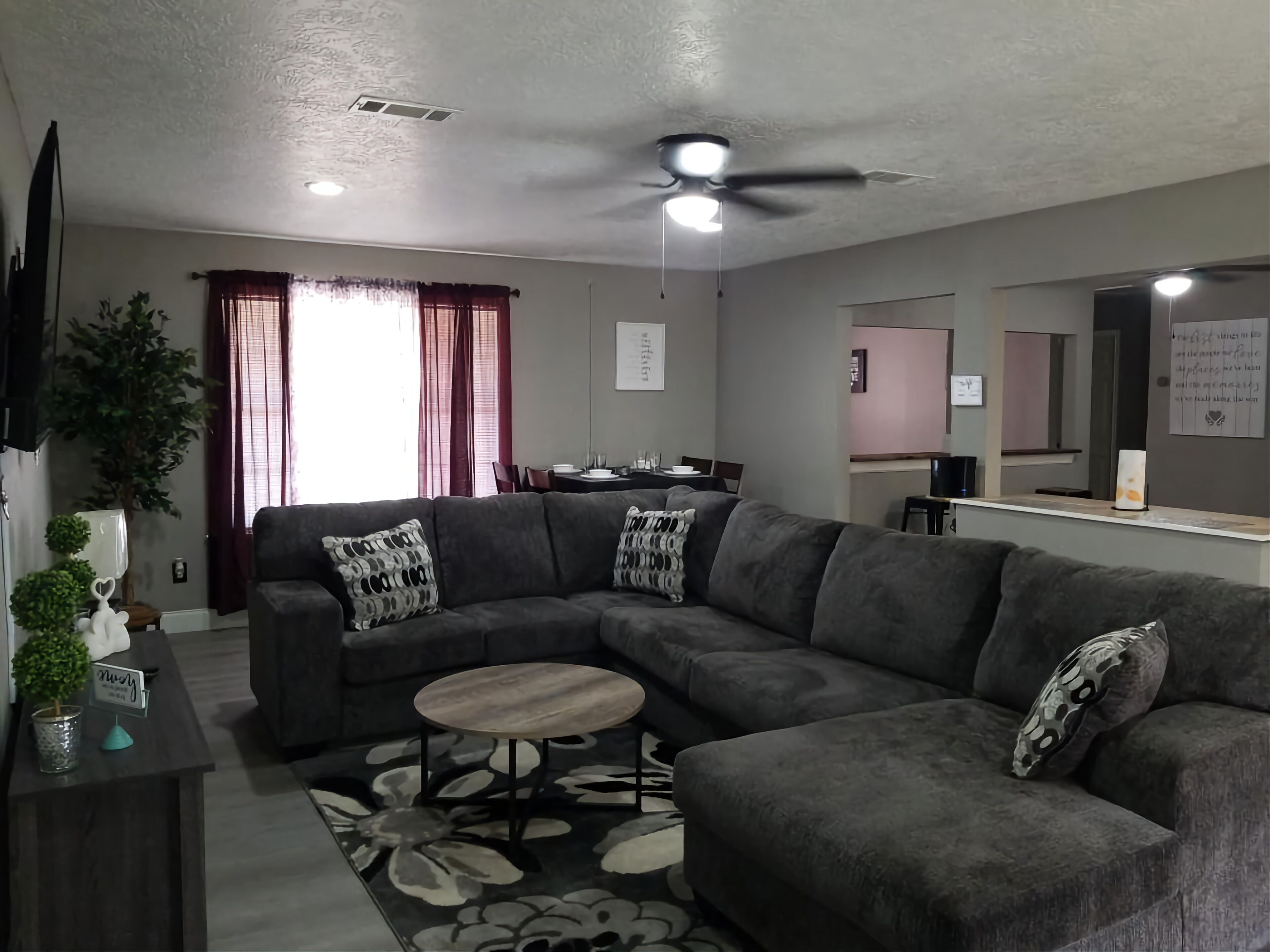 3BR/2.5 BA Cozy Quiet  Home Away From Home-- 5 minutes from Pleasure Island!