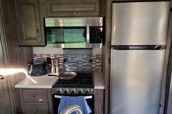 Fridge, microwave, oven, stovetop