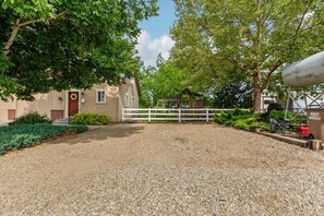 Property grounds - Country retreat which offers calm & privacy that is hard to find (Emmett)