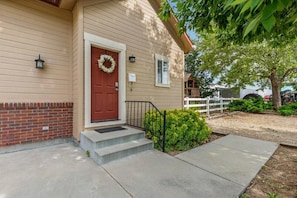 Exterior detail - Country retreat which offers calm & privacy that is hard to find (Emmett)