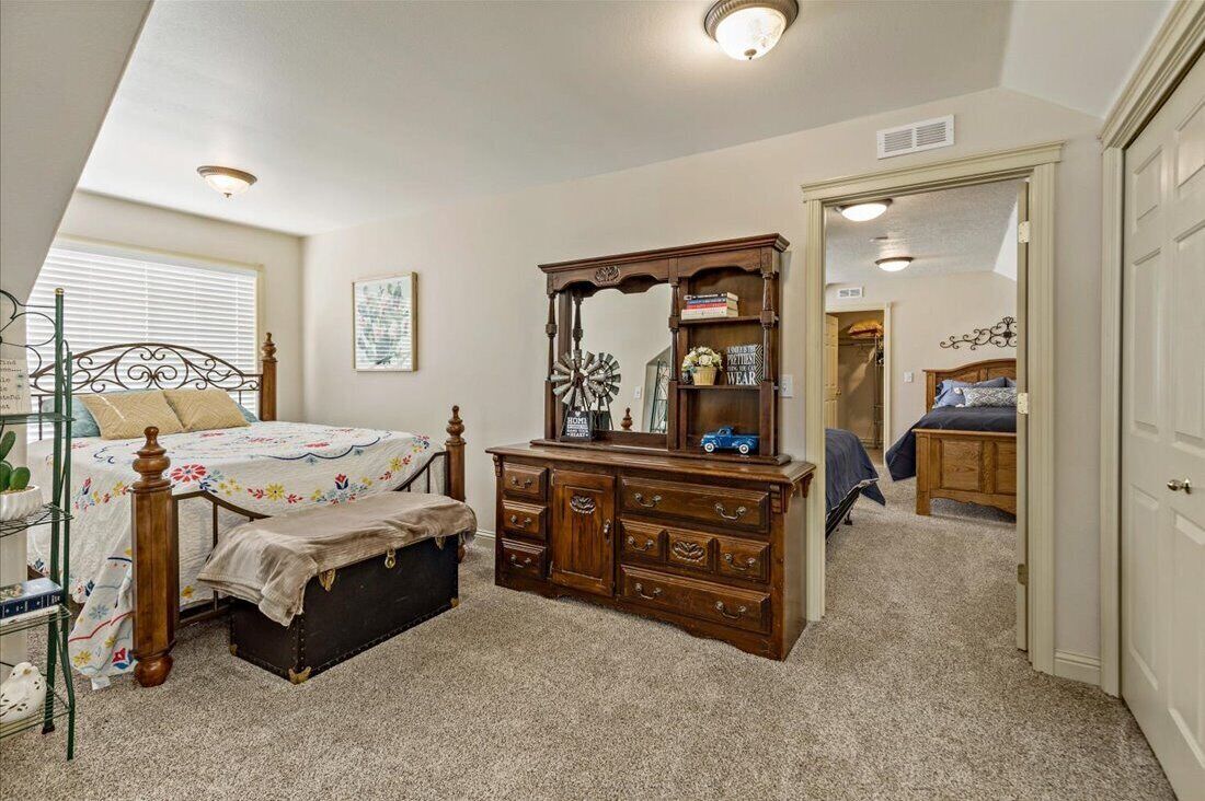 2 habitaciones, escritorio, tabla de planchar con plancha y wifi gratis 