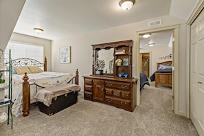 2 bedrooms, desk, iron/ironing board, free WiFi