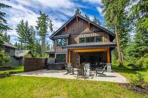 Exterior - Golf Course View w/ Suncadia Pool Access (Cle Elum)