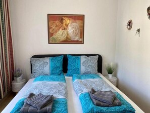 5 bedrooms, free WiFi, bed sheets