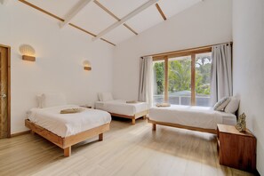 8 bedrooms, iron/ironing board, free WiFi, bed sheets - Siren Sanctuary Resort. 3 Houses, 1 Building. 16 guests, 8 rooms, 8 baths, 6 kitchens, 1 pool (Playa Chiquita)