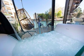 Deluxe kamer, uitzicht op haven | Kamervoorziening