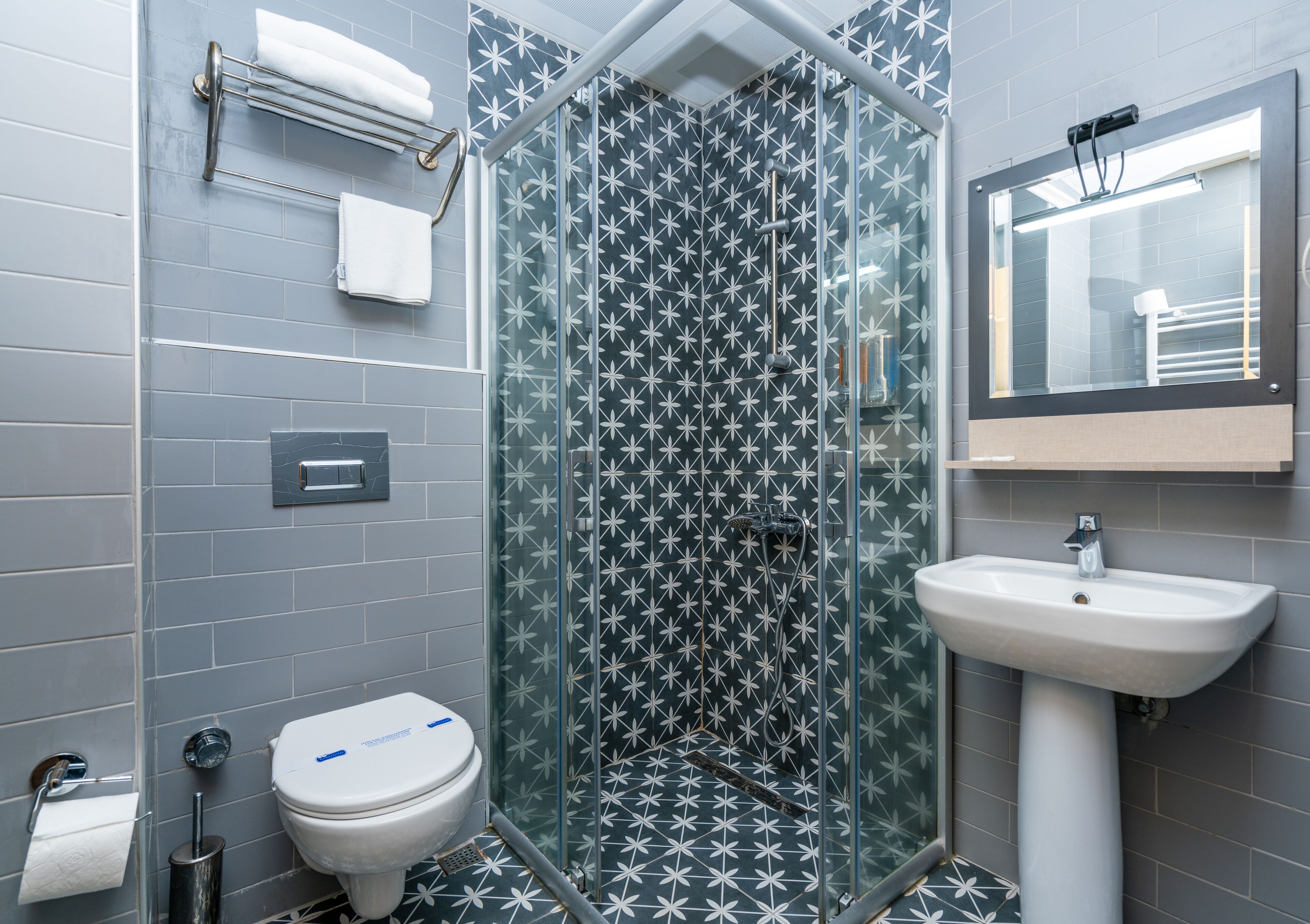 deluxe room, 1 bedroom, city view | bathroom | free toiletries, hair dryer, slippers, towels