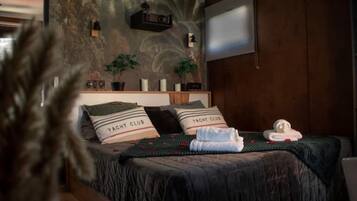 Deluxe Room, Harbour View | 1 bedroom