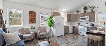 Charming, Quiet & Private Apt in Great Location w/ Wi-Fi & Laundry