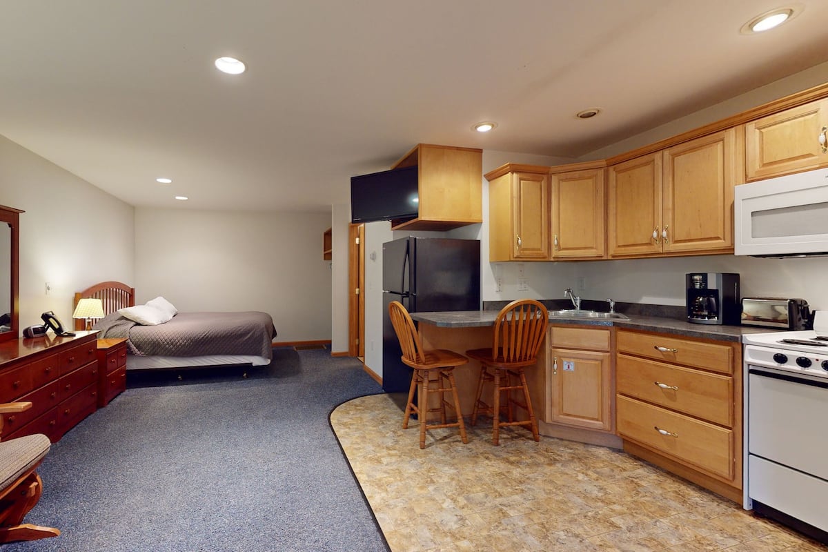 Standaard studio suite, 1 slaapkamer, niet-roken (queen) | Gratis wifi, beddengoed