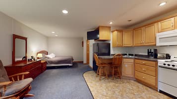 Standard Studio Suite, 1 Bedroom, Non Smoking (queen) | Free WiFi, bed sheets