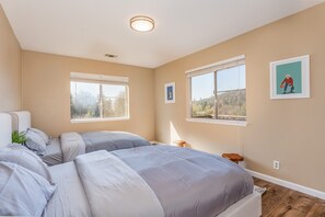 Room - Charming Yosemite Chalet w/ Pool & Views (Mariposa)