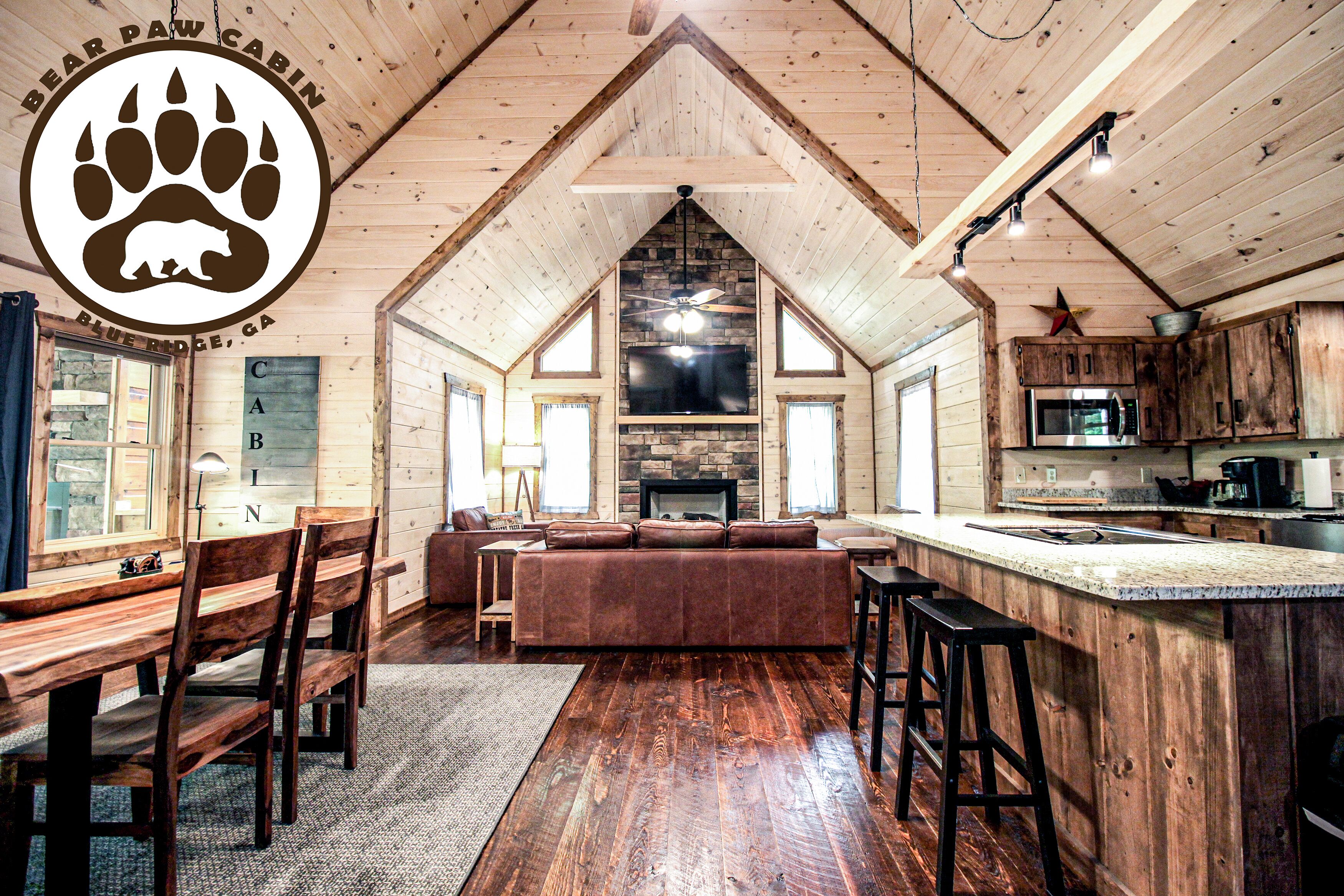 Large Modern Cabin Fireplace Hot Tub Game Room Mins 2 Downtown Blue Ridge