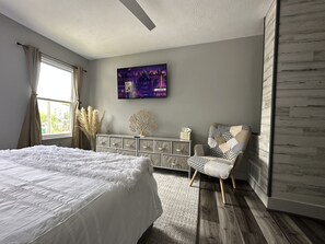2 habitaciones, escritorio, tabla de planchar con plancha y wifi gratis