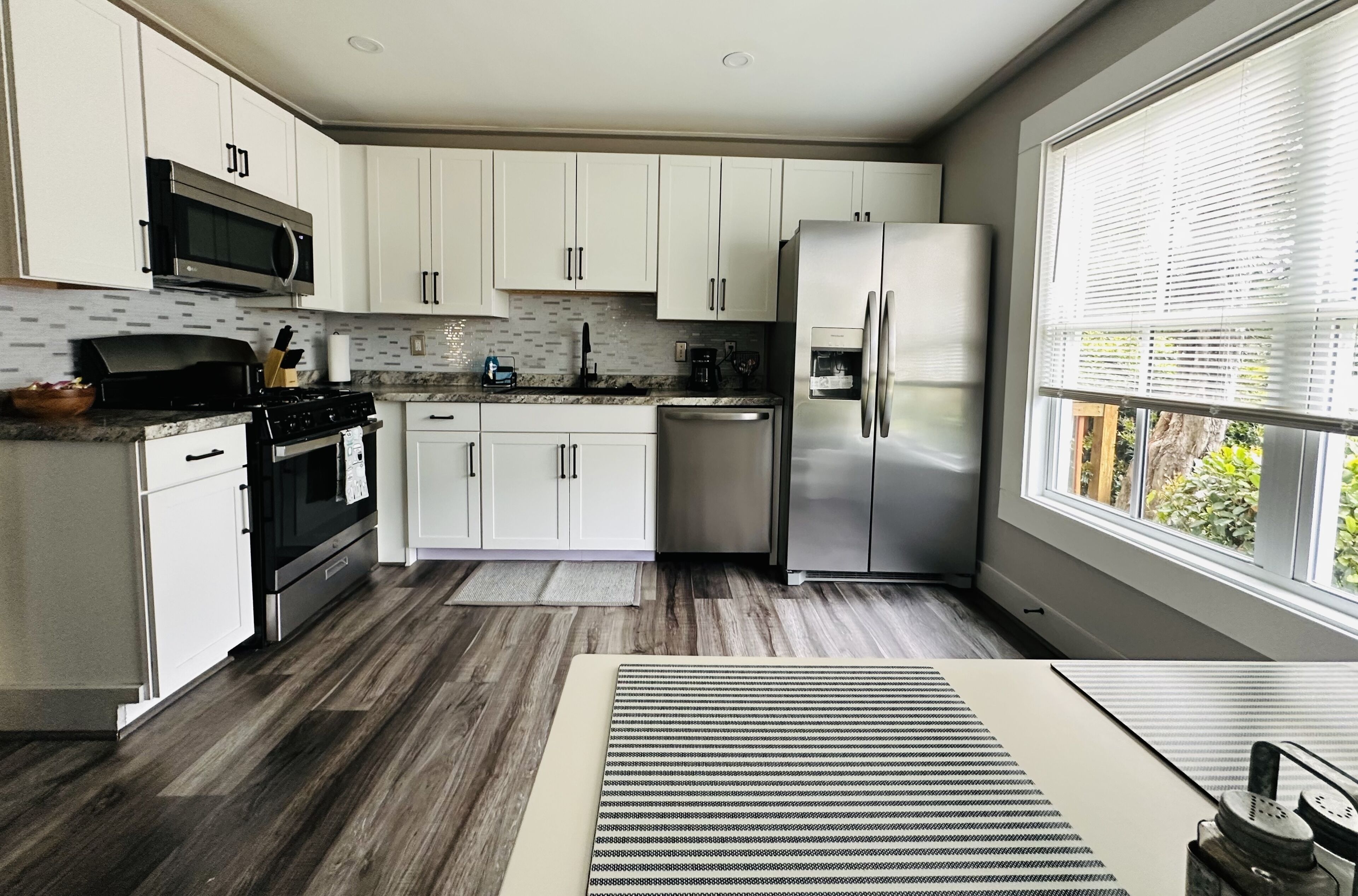 Refrigerador, microondas, horno, placa de cocina