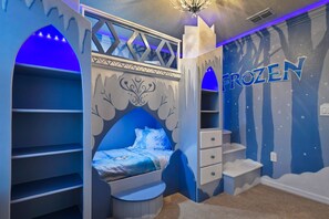 5 Schlafzimmer, Schreibtisch, Bügeleisen/Bügelbrett, kostenloses WLAN