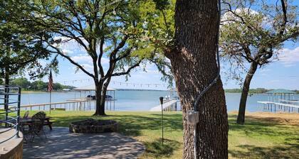 Make memories in this cozy water front house on Eagle Mountain Lake.