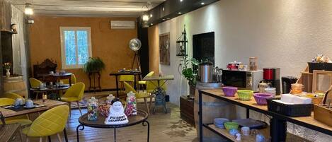 Dagelijks continentaal ontbijt inbegrepen