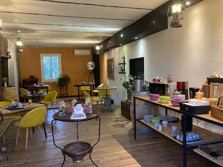 Free daily continental breakfast