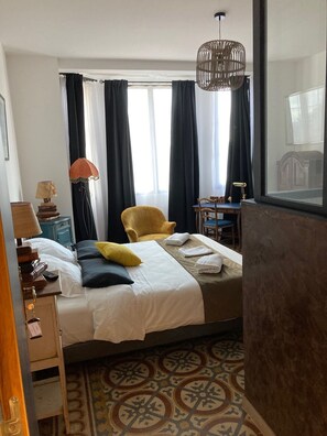 Individuelt dekorert, skrivebord og skrivebord for bærbar PC