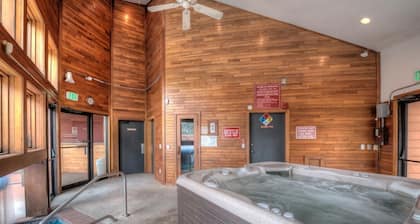 Three bedroom across from Beautiful Lake Dillon