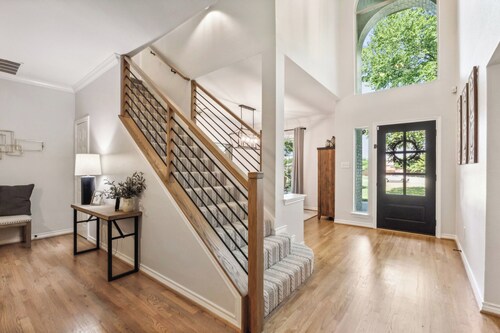 Private Retreat Near Wedding Venues –– Pet Friendly with a Hot Tub & Fire Pit!