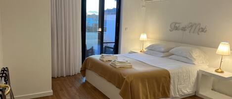 1 chambre, fer et planche à repasser, lit parapluie, Wi-Fi