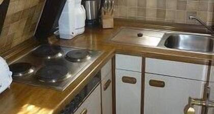 Haus am See mit Fasssauna, Liegewiese und Grill