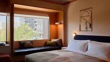 Minibar, caja de seguridad en la habitación y cortinas blackout