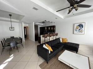 Smart TV - Sarasota Modern Home minutes to Siesta & Downtown (Sarasota)