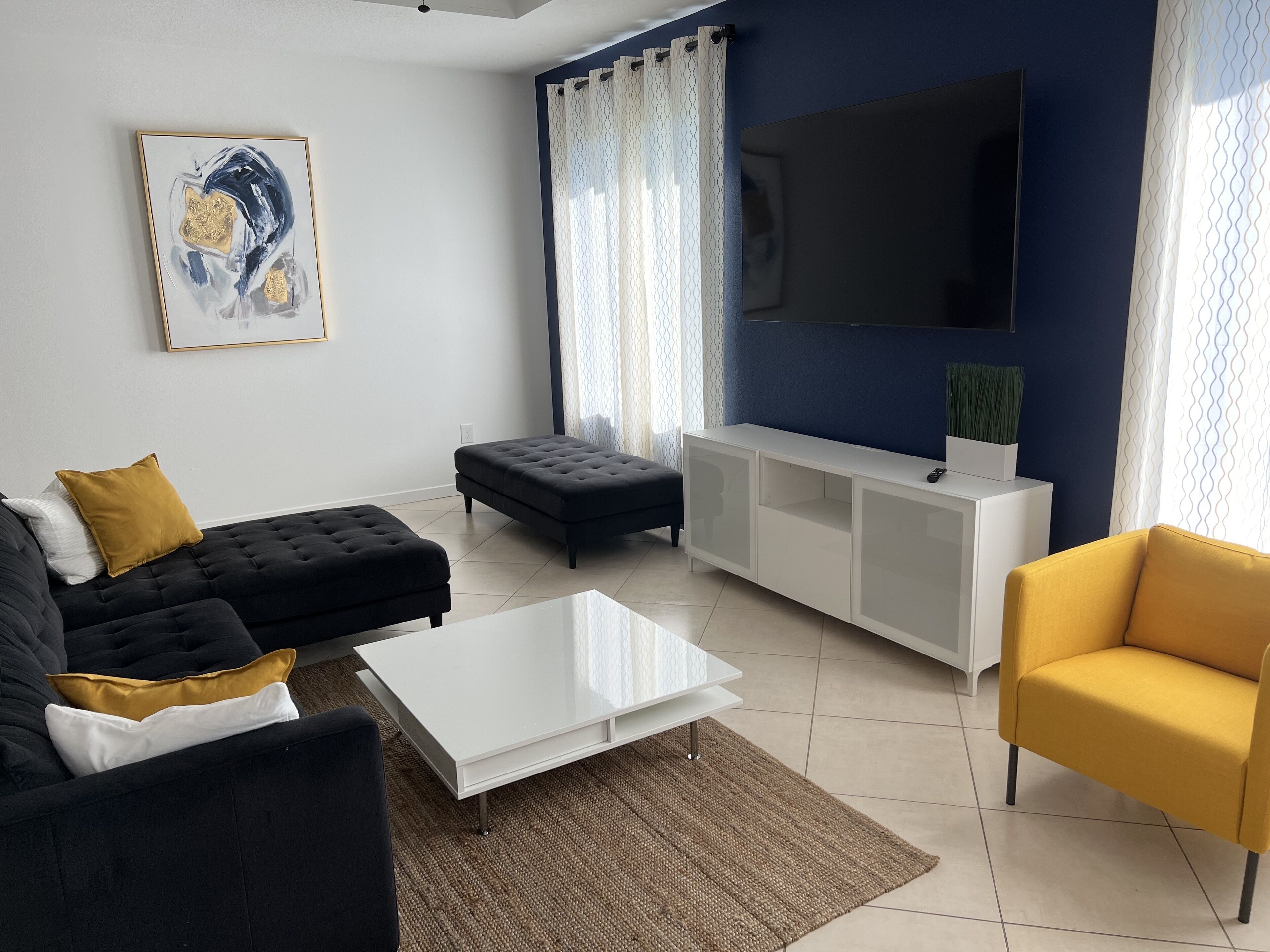 Sarasota Modern Home minutes to Siesta & Downtown