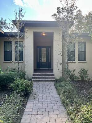 Exterior detail - Sarasota Modern Home minutes to Siesta & Downtown (Sarasota)