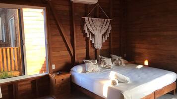 Cabaña estándar | Ropa de cama de alta calidad y minibar