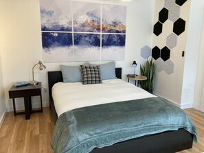 1 bedroom, iron/ironing board, WiFi, bed sheets - The Alpenglow Loft - 1 Bed/1Bath- Radiant Charmer (Anchorage)