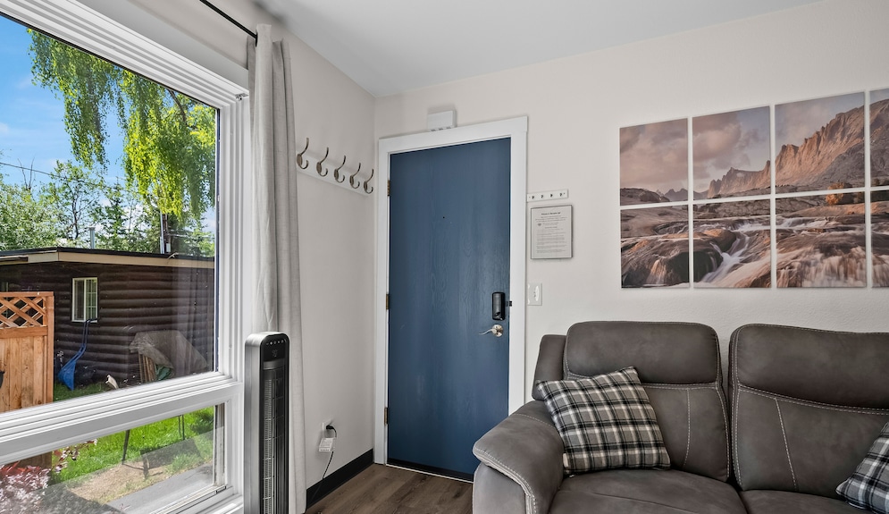 The Alpenglow Loft - 1 Bed/1bath- Radiant Charmer - Alaska