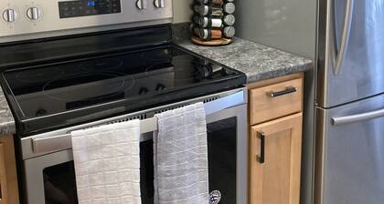 The Alpenglow Loft - 1 Bed/1Bath- Radiant Charmer